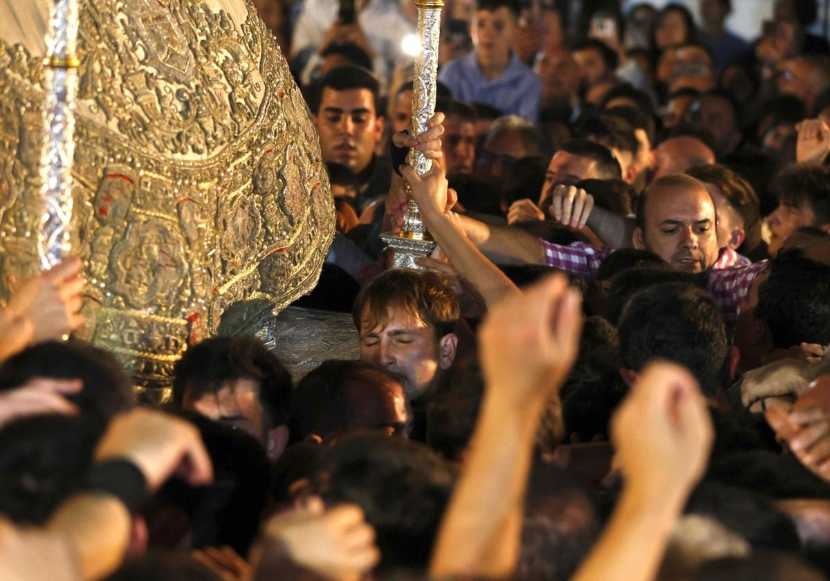 Las asistencias en las primeras horas de procesión no han sido de relevancia