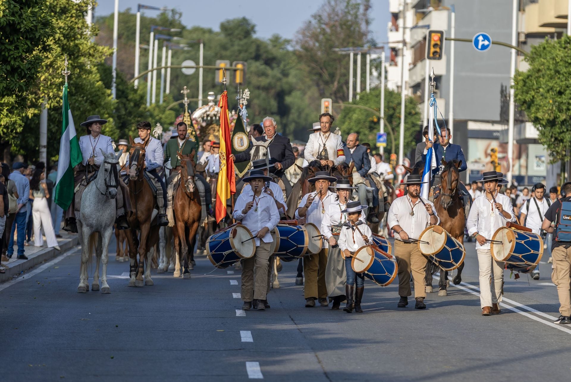El regreso de las hermandades del Rocío de Huelva y Emigrantes, en imágenes