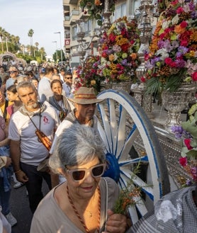 Imagen secundaria 2 - Momentos de la Hermandad de Emigrantes en Huelva