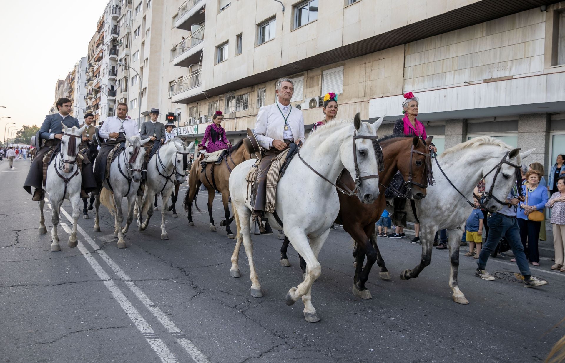 El regreso de las hermandades del Rocío de Huelva y Emigrantes, en imágenes
