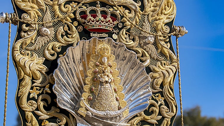 El simpecado de la concha peregrina