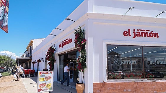 Así es el primer establecimiento de Supermercados El Jamón en El Rocío