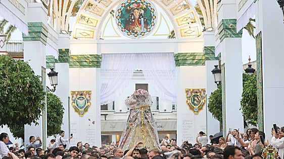 Almonte revive el sueño: La Virgen del Rocío ya está en su pueblo