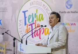 Mariano Peña durante su pregón en la Feria de la Tapa de Huelva