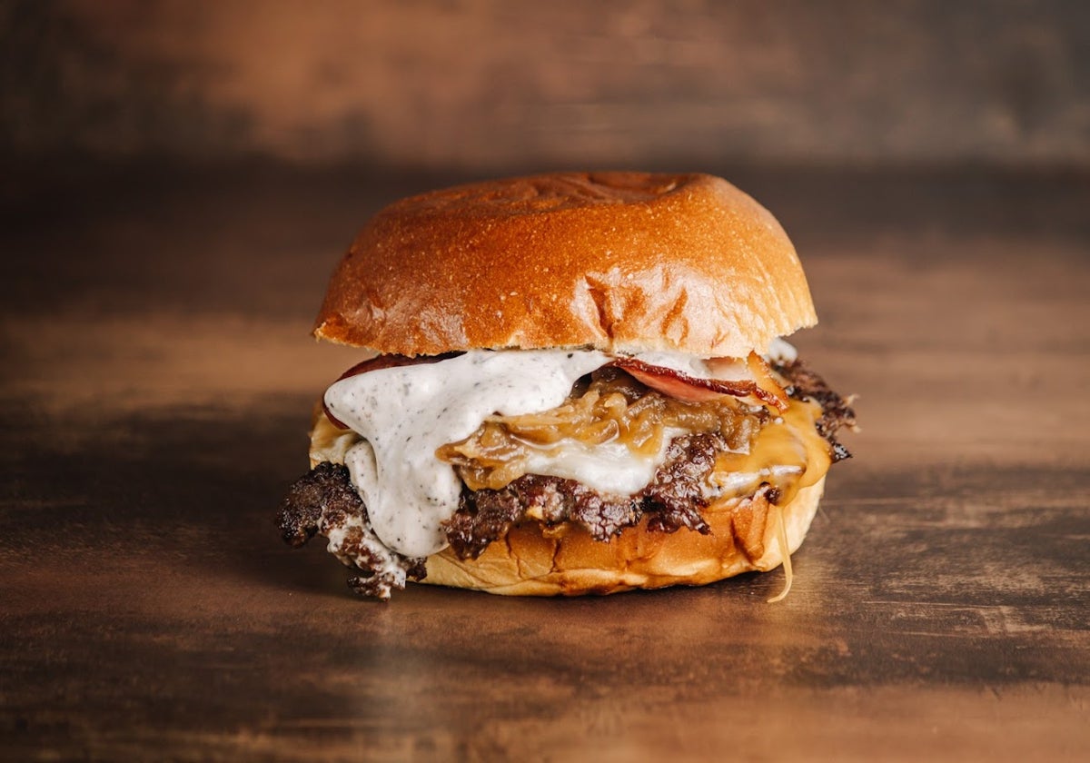 Hamburguesa de Muxo Smash Burger, una de las mejores hamburgueserías de Huelva