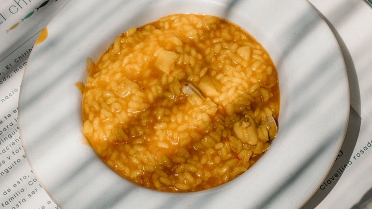 Arroz a la marinera servido en el Chiringuito de Antonio