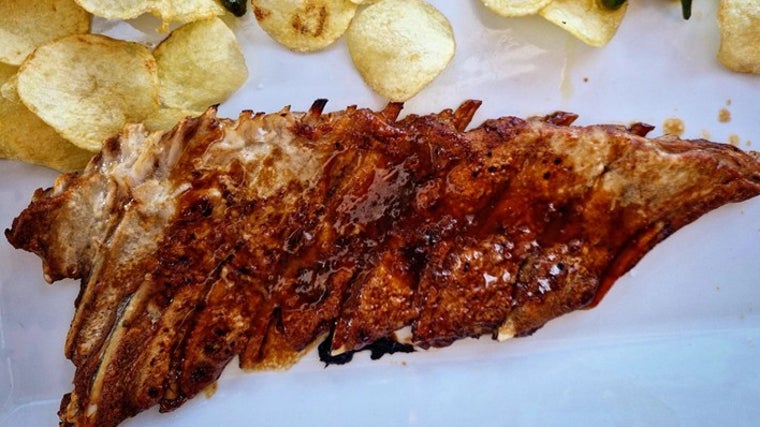 Costillar de atún servido en AmorAmar Puerto