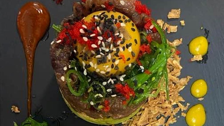 Tartar de atún servid en el restaurante Pura Huelva