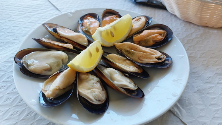 Plato de mejillones servido en Punto de Encuentro