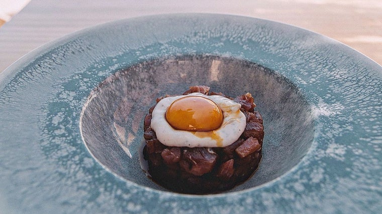 Plato de tartufo servido en Alma Beach