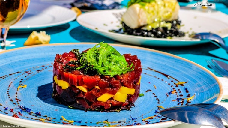 Tartar servido en el chiringuito AmorAmar Fashion Beach Club, en Nuevo Portil