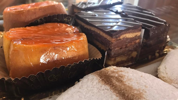 Pasteles servidos en Old Tavern