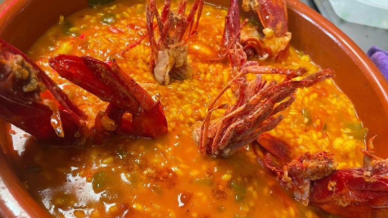Arroz con carabineros servido en AmorAmar Fashion Beach Club