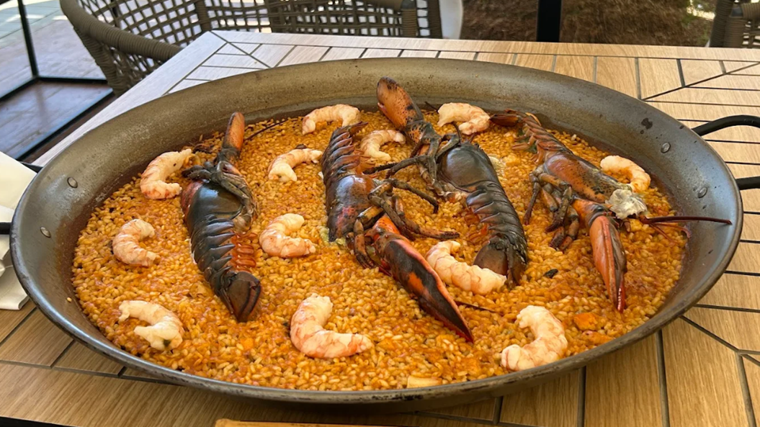 Arroz con marisco servido en el restaurante Arrozante