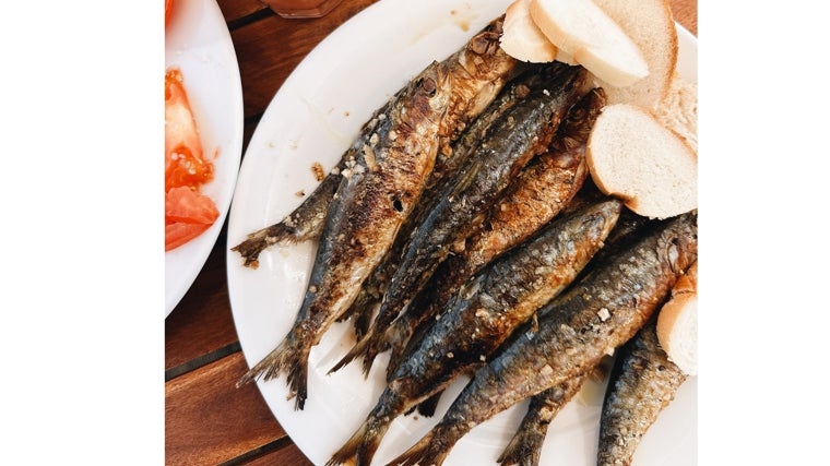 Plato de sardinas servido en el Chiringuito Restaurante Camarón