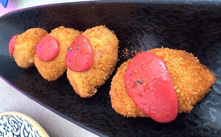 Imagen principal - Restaurante D'Gústate Huelva: «Viaje a las cocinas del mundo en la costa onubense»