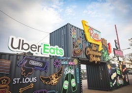 Pórtico de entrada a The Champions Burgers, que aterriza en Huelva