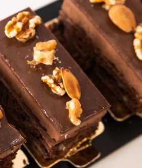 Imagen secundaria 2 - Esta pastelería de Huelva es el paraíso del chocolate: no sabrás qué dulce elegir
