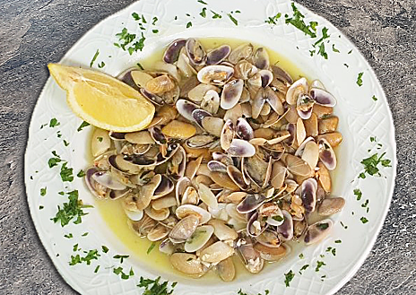 Imagen secundaria 1 - El restaurante de un pueblo de Huelva que la Guía Repsol destaca por sus raciones abundantes