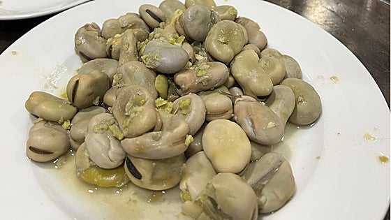 Seis bares donde comer habas enzapatás por Semana Santa en Huelva