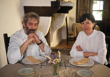 Luis Miguel López y Adela Ortiz, propietarios del Arrieros desde hace más de 25 años.