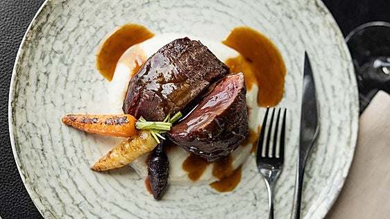Lamiya Beef Experience: nueve pases con el buey como protagonista en Restaurante Raíz Azabache