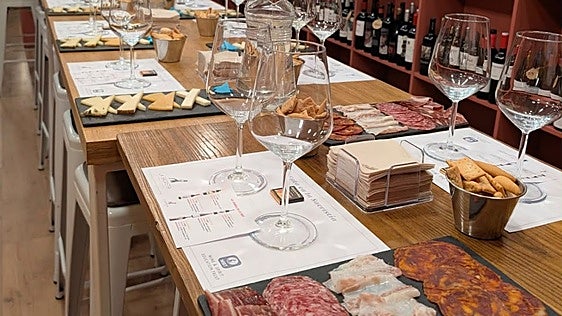 Un Solete Repsol en Huelva para los amantes del queso y el vino: así es La Sacristía