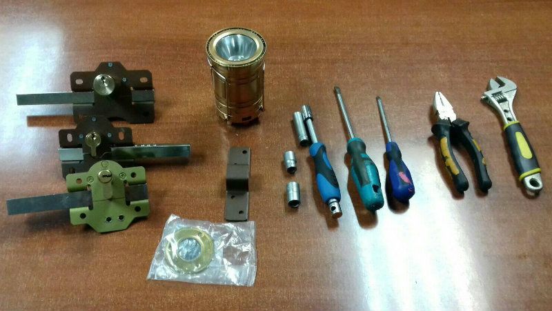 Denunciadas dos personas que querían ocupar una casa deshabitada y una mujer que robó en un local comercial