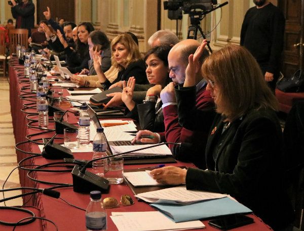 Aprobadas las mociones para combatir la violencia de género y estudiar la pérdida de habitantes de la capital