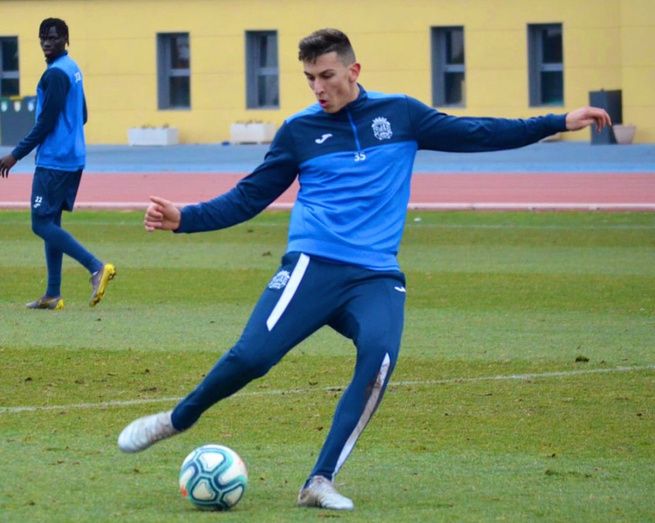 El Decano anuncia la cesión del centrocampista albanés del Leganés Kleandro