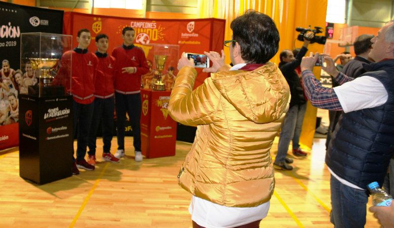 Navarro y Garbajosa no fallan a su cita en Huelva con las futuras promesas del baloncesto patrio
