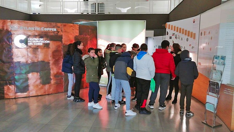 La Fundación Atlantic Copper pone en marcha una nueva edición del programa de visitas escolares 'MiérCobres'