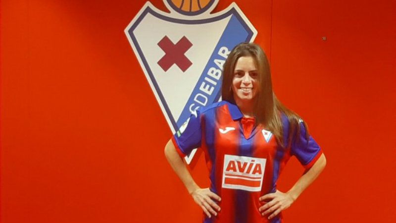 Sara Navarro cambia el Sporting Huelva por el Éibar y anota un 'hat-trick' en su debut