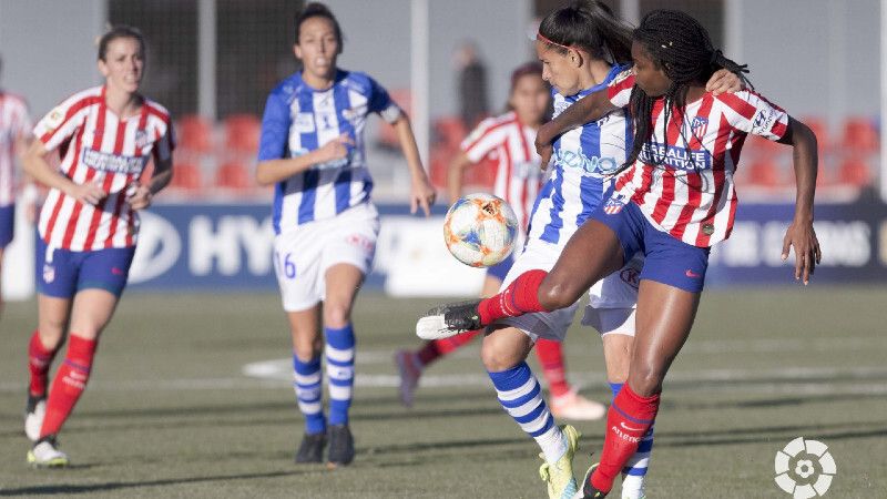 El Atlético sólo supera al Sporting de penalti injusto (1-0)