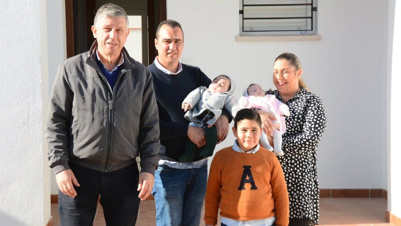 Dos nuevas familias palermas disfrutan de sus viviendas de la promoción “Ciudad Joven V”