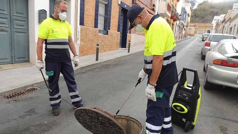 Desarrollan trabajos de desratización de la ciudad con especial incidencia en las zonas desde donde han llegado avisos