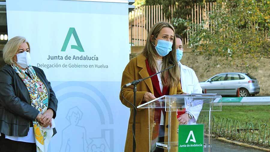 La Junta trata de tranquilizar a los onubenses: hay 'margen de maniobra' en los hospitales