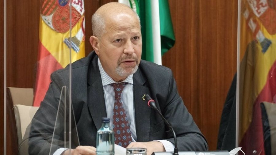 Imbroda dice que la ventilación de las aulas se haga en diez minutos en el cambio de clases