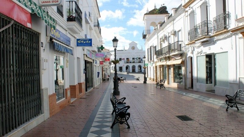 Consulta el resumen de los establecimientos esenciales que podrán abrir en los 20 municipios onubenses que han superado la tasa de 1.000
