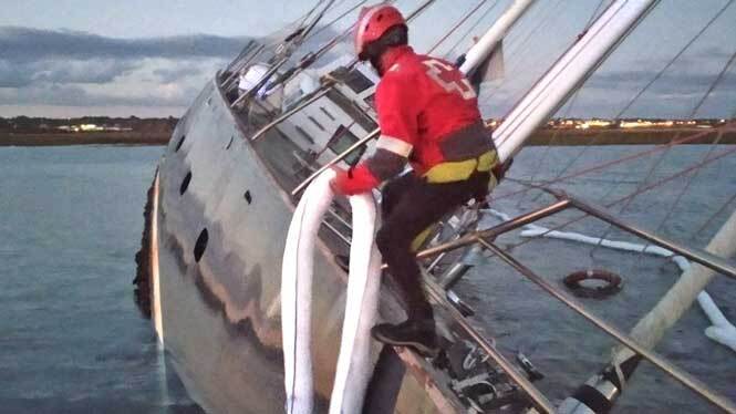 El barco de salvamento de Cruz Roja Huelva realizó 60 intervenciones el último año