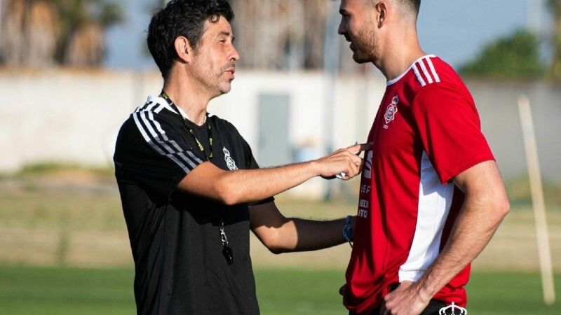 El británico Harri Hawkins finalmente no será inscrito como jugador del Recre