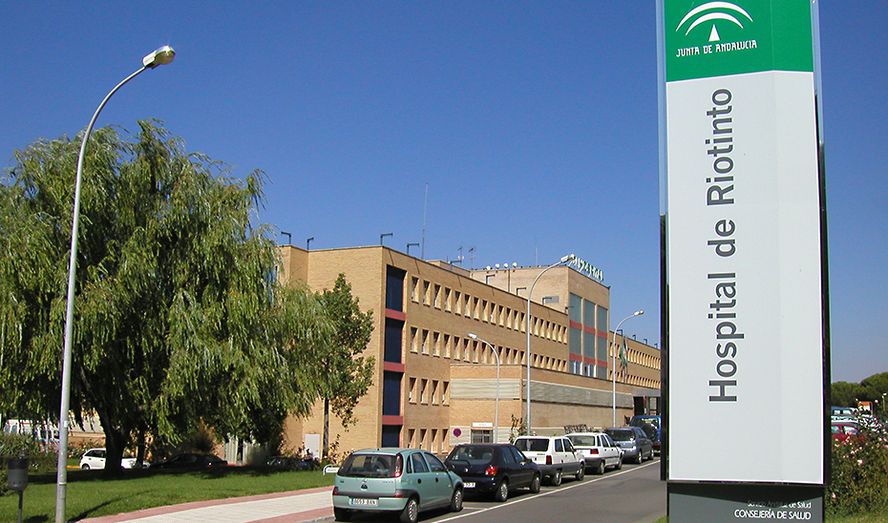 Trasladan a un hombre al hospital con quemaduras tras el incendio de una vivienda en Aracena