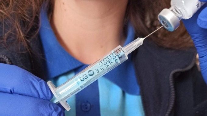 Ya pueden pedir cita para la tercera dosis contra el Covid-19 los nacidos en 1983 y 1984