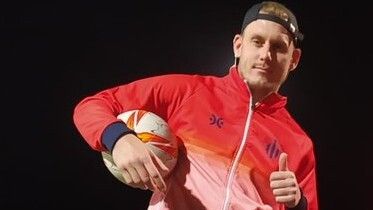 Adrián Wojcik es una pasada para el Cartaya (1-3)