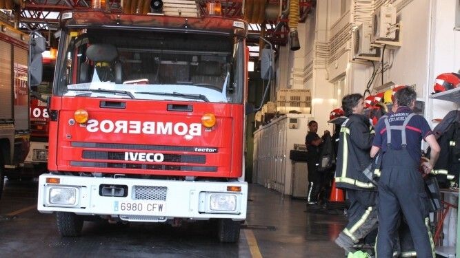 Un incendio obliga a evacuar al personal y la clientela de un comercio del centro
