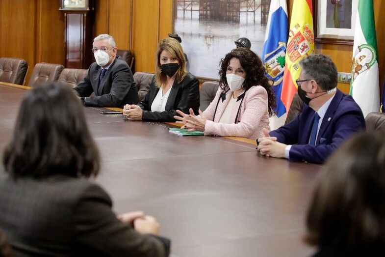 Rocío Ruiz visita el Puerto de Huelva para conocer el I Plan de Accesibilidad y el II Plan de Igualdad