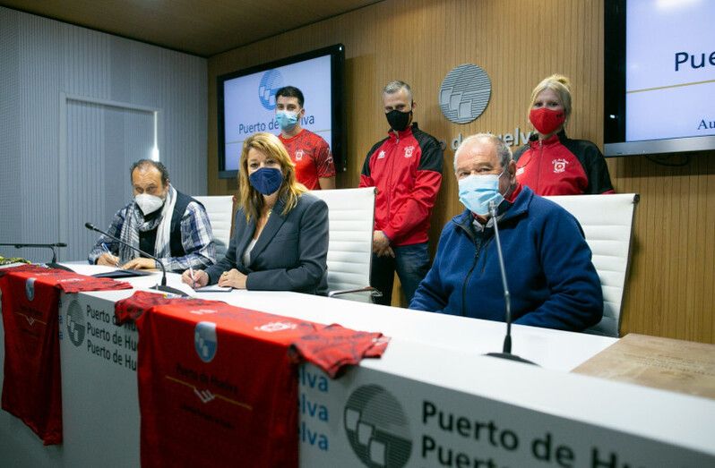 El Puerto apoya al Club Deportivo Los Rosales para fomentar el deporte en los jóvenes