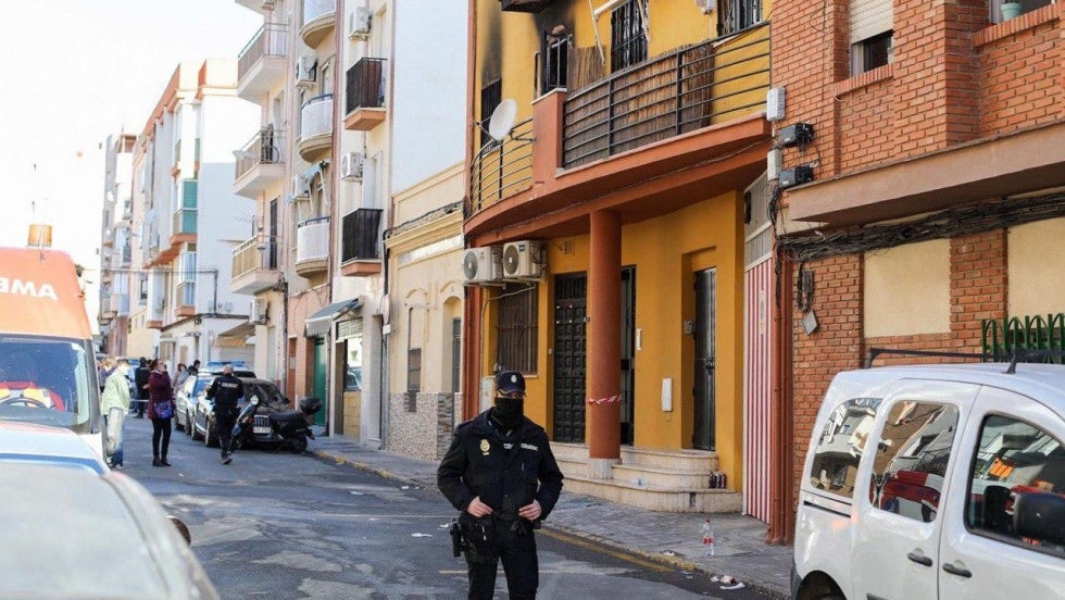 Tragedia en Viaplana: tres estudiantes fallecidos y varios heridos en el incendio de una vivienda en Huelva