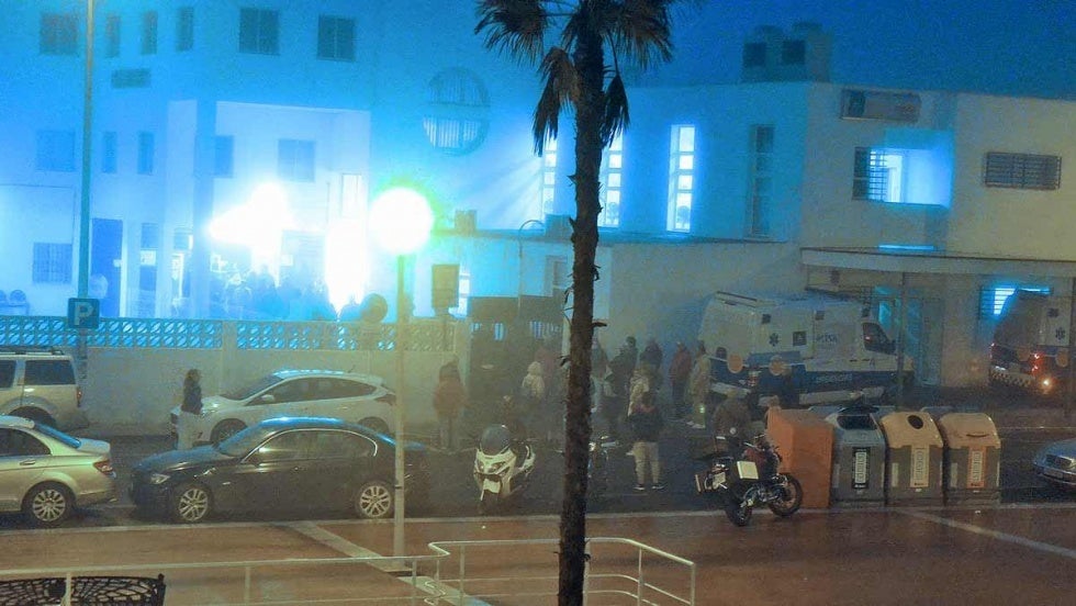Denuncian largas colas para coger cita en el centro de salud de Punta Umbría