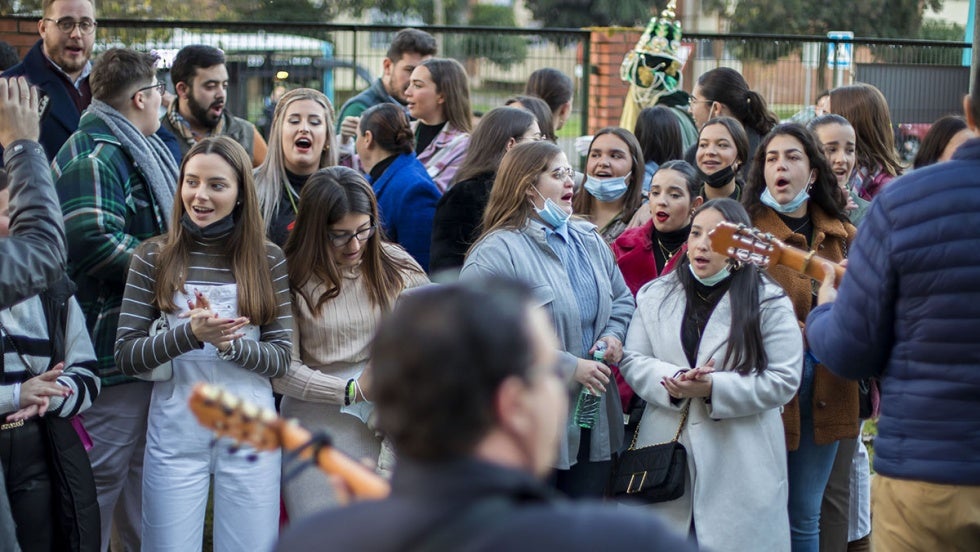 Los Reyes llevan su magia a quienes no podrán acompañarlos durante la tarde